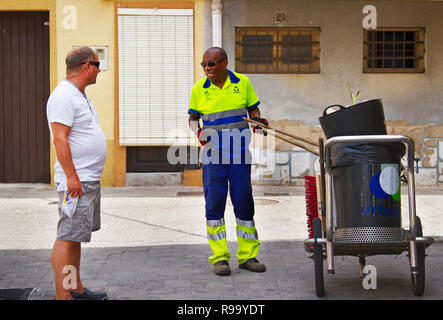 Eine strasse Reiniger in Denia Spanien Stockfoto