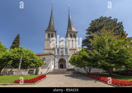 Die Kirche von St. Leodegar (Hofkirche St. Leodegar) Römisch-katholische Kirche in der Stadt Luzern, Schweiz. Stockfoto