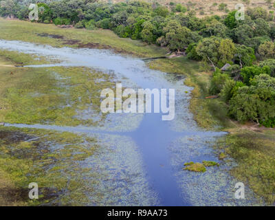 Luftaufnahme von Flüssen, Bächen und Wiesen im Okavango Delta, Botswana, Afrika Stockfoto