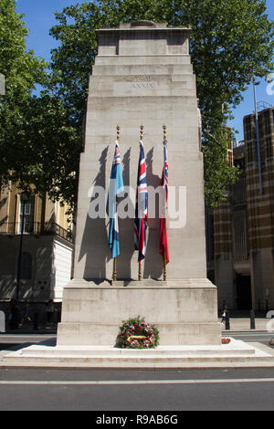 LONDON, ENGLAND - 15. Juli 2018. Das ehrenmal Kriegerdenkmal am 19 April, 2015, entworfen von Edwin Lutyens und 1920 für den Ersten Weltkrieg Hauptversammlung gebaut Stockfoto