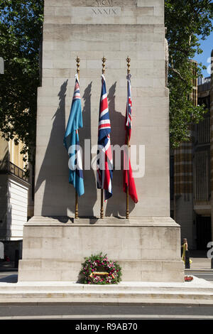 LONDON, ENGLAND - 15. Juli 2018. Das ehrenmal Kriegerdenkmal am 19 April, 2015, entworfen von Edwin Lutyens und 1920 für den Ersten Weltkrieg Hauptversammlung gebaut Stockfoto