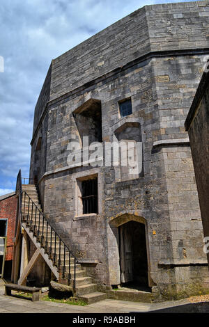 Ausstellung in der bei Hurst Castle, Milford on Sea, New Forest, Hampshire, UK. Das zeigt die Konflikte, Schlachten und Belagerungen in Hurst Castle. Stockfoto