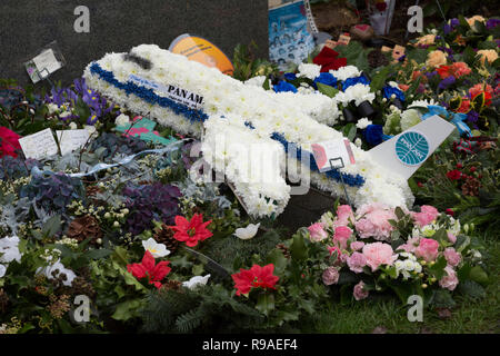 Lockerbie, Schottland, Großbritannien. 21. Dezember, 2018. Lockerbie-anschlag 30. Jahrestag Kranzniederlegung im Garten der Erinnerung an Dryfesdale Friedhof, Lockerbie, Schottland, UK Quelle: Allan Devlin/Alamy leben Nachrichten Stockfoto