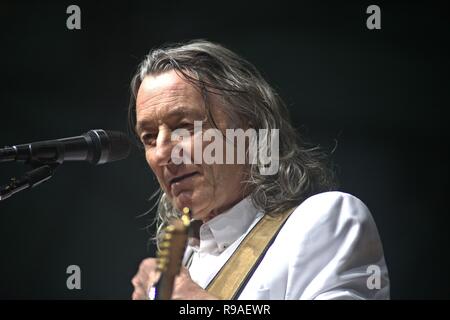 04. August 2017 - Roger Hodgson und Charles Roger Butterfische Hodgson, withbegrunder, ehemaliger Frontmann, Sänger und Songwriter der Britischen Pop/Rock Band Supertramp bei seinem Konzert in der holstenhalle 1 in Neumünster. Der Gig war Teil der "Breakfast in America", World Tour, dem Schleswig-Holstein Musik Festival veranstaltet. | August 4th, 2017 - Roger Hodgson aka Charles Roger Butterfische Hodgson, Gründer, vor Frontmann, Sänger und Songwriter der Britischen Pop/Rock Band Supertramp bei seinem Konzert in der holstenhalle in Neumünster, Deutschland. Die Show ist im Zusammenhang mit dem Frühstück in Amerika worl Stockfoto