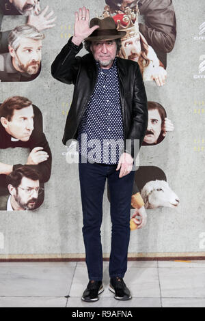 Joaquin Sabina betreut Tiempo Despues Filmpremiere im Capitol Kino in Madrid. Stockfoto