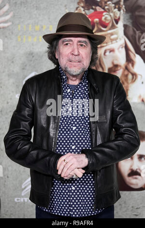 Joaquin Sabina betreut Tiempo Despues Filmpremiere im Capitol Kino in Madrid. Stockfoto