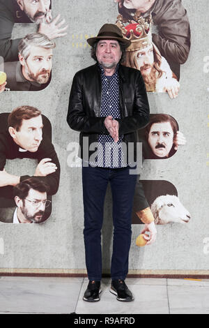 Joaquin Sabina betreut Tiempo Despues Filmpremiere im Capitol Kino in Madrid. Stockfoto