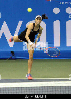 Dezember 21, 2018 - Christaina McHale in einem Match serviert gegen Monica Puig während der Hawaii geöffnet an der Neal S. Blaisdell Center in Honolulu, Hawaii - Michael Sullivan/CSM Stockfoto