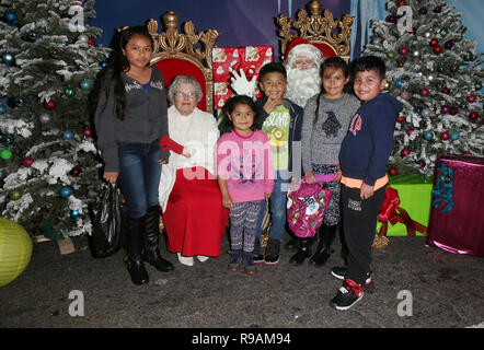 Los Angeles, Ca, USA. 21 Dez, 2018. Atmosphäre, an der Los Angeles Mission Christmas Event am Los Angeles Mission in Los Angeles, Kalifornien am 21. Dezember 2018. Credit: Faye Sadou/Medien Punch/Alamy leben Nachrichten Stockfoto