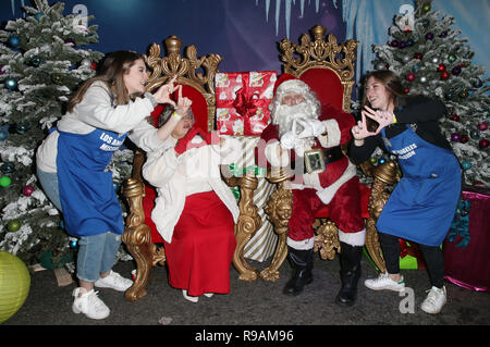 Los Angeles, Ca, USA. 21 Dez, 2018. Atmosphäre, an der Los Angeles Mission Christmas Event am Los Angeles Mission in Los Angeles, Kalifornien am 21. Dezember 2018. Credit: Faye Sadou/Medien Punch/Alamy leben Nachrichten Stockfoto