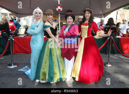 Los Angeles, Ca, USA. 21 Dez, 2018. Atmosphäre, an der Los Angeles Mission Christmas Event am Los Angeles Mission in Los Angeles, Kalifornien am 21. Dezember 2018. Credit: Faye Sadou/Medien Punch/Alamy leben Nachrichten Stockfoto