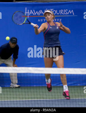 Honolulu, Hawaii. Dezember 21, 2018 - CoCo Vandeweghe schlägt die Kugel gegen Eugenie Bouchard während der Hawaii geöffnet an der Neal S. Blaisdell Center in Honolulu, HI. (Foto von Andrew Lee/CSM) Credit: Cal Sport Media/Alamy leben Nachrichten Stockfoto