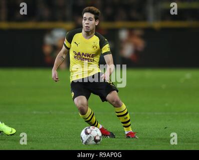 Dortmund, Deutschland. 21 Dez, 2018. firo Fußball, 21.12.2018 1.Bundesliga, Saison 2018/2019 BVB Borussia Dortmund - VfL Borussia Mönchengladbach, Gladbach, Borussia Mönchengladbach 2:1 Single Action, Raphael Guerreiro | Verwendung der weltweiten Kredit: dpa/Alamy leben Nachrichten Stockfoto