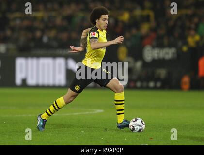 Dortmund, Deutschland. 21 Dez, 2018. firo Fußball, 21.12.2018 1.Bundesliga, Saison 2018/2019 BVB Borussia Dortmund - VfL Borussia Mönchengladbach, Gladbach, Borussia Mönchengladbach 2:1 single action Axel Witsel | Verwendung der weltweiten Kredit: dpa/Alamy leben Nachrichten Stockfoto