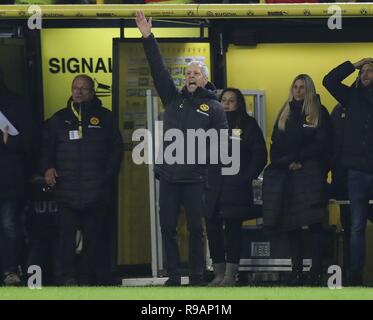 Dortmund, Deutschland. 22 Dez, 2018. firo Fußball, 21.12.2018 1.Bundesliga, Saison 2018/2019 BVB Borussia Dortmund - VfL Borussia Mönchengladbach, Gladbach, Borussia Mönchengladbach 2:1 Trainer Lucien Favre, Geste | Quelle: dpa/Alamy leben Nachrichten Stockfoto