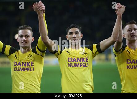 Dortmund, Deutschland. 21 Dez, 2018. firo Fußball, 21.12.2018 1.Bundesliga, Saison 2018/2019 BVB Borussia Dortmund - VfL Borussia Mönchengladbach, Gladbach, Borussia Mönchengladbach 2:1 Jubel Achraf Hakimi | Verwendung der weltweiten Kredit: dpa/Alamy leben Nachrichten Stockfoto