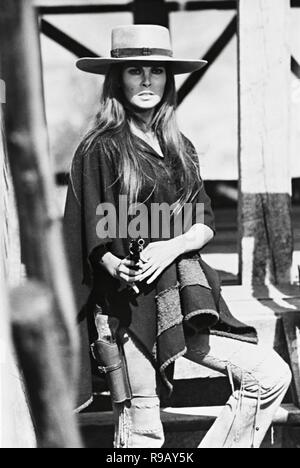 Original Film Titel: HANNIE CAULDER. Englischer Titel: HANNIE CAULDER. Jahr: 1971. Regie: BURT KENNEDY. Stars: Raquel Welch. Quelle: Paramount Pictures/Album Stockfoto