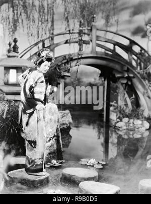 Original Film Titel: MADAME BUTTERFLY. Englischer Titel: MADAME BUTTERFLY. Jahr: 1932. Regie: MARION GERING. Stars: SYLVIA SIDNEY. Quelle: Paramount Pictures/Album Stockfoto