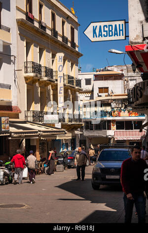 Marokko, Tanger, Medina, Rue als Siagnhin, Pension Becerra Hotel und Geschäfte im Petit Socco Stockfoto