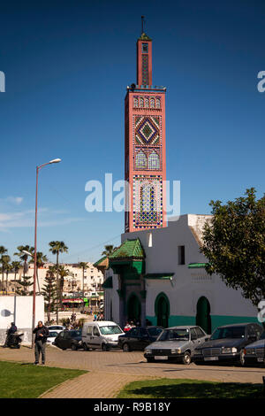 Marokko, Tanger, Medina, Avenue Hassan I, Moschee Minarett im Grand Socco eingerichtet Stockfoto