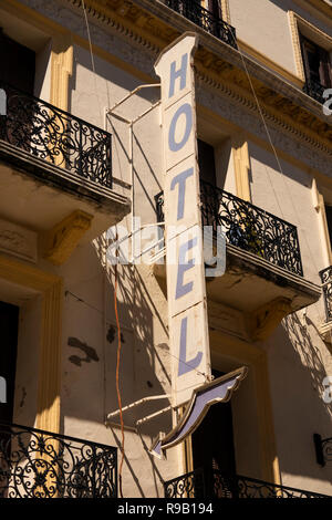 Marokko, Tanger, Medina, Rue als Siagnhin, Pension Becerra hotel Sign Stockfoto