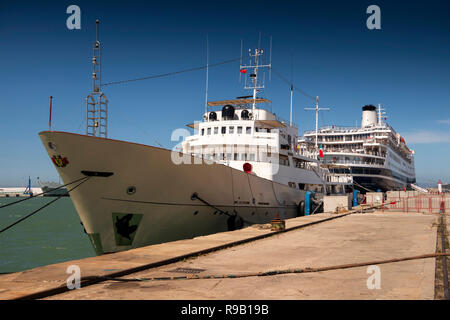 Marokko, Tanger, Port, La Sultana, Bulgarische gebaut Luxus Yacht, ehemaligen sowjetischen Spion Schiff Stockfoto