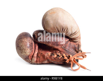 Vintage Boxhandschuhe auf weißem Hintergrund. Stockfoto