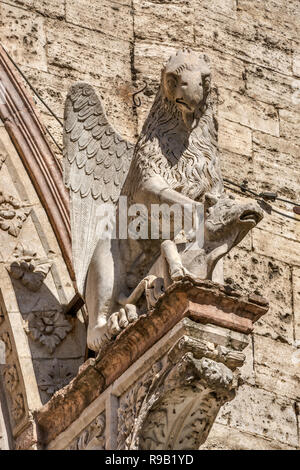 Griffin von Perugia Skulptur an der Tür zur Galleria Nazionale dell'Umbria (Umbrien) Nationalgalerie im Palazzo dei Priori in Perugia, Umbrien, Italien Stockfoto