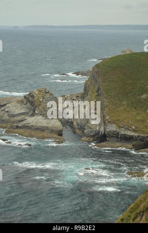 Reihe von schönen Klippen von Cabo De Vidio. Juli 30, 2015. Landschaften, Natur, Reisen. Cudillero, Asturien, Spanien. Stockfoto