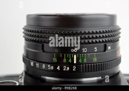 Vintage Linse aus Glas und Eisen. Flache Tiefenschärfe Stockfoto