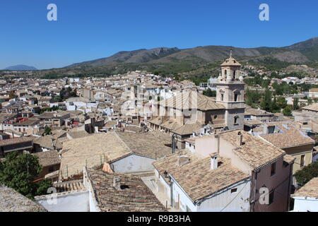 Blick über die Dächer von der Kathedrale Wand in Caravaca de la Cruz, Spanien. Stockfoto