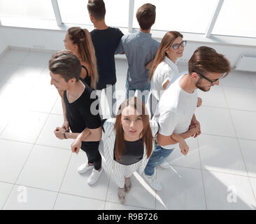 Blick von oben auf einen positiven vielfältige Gruppe von Happy people Stockfoto