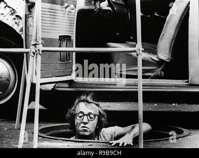 Original Film Titel: Bananen. Englischer Titel: Bananen. Jahr: 1971. Regie: WOODY ALLEN. Stars: WOODY ALLEN. Quelle: UNITED ARTISTS/Album Stockfoto