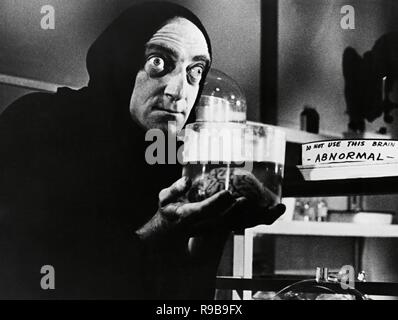 Original Film Titel: Young Frankenstein. Englischer Titel: Young Frankenstein. Jahr: 1974. Regie: Mel Brooks. Stars: Marty Feldman. Quelle: 20th Century Fox/Album Stockfoto