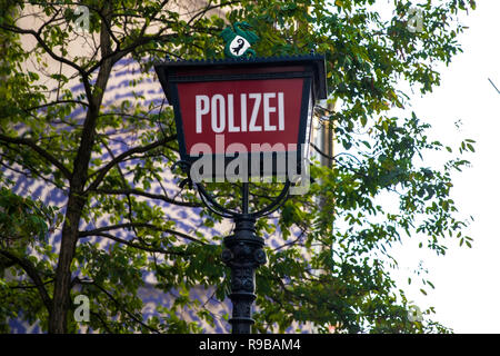 Polizei Schild an der Straße von Basel, Schweiz Stockfoto