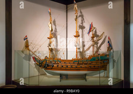 Nagasaki, Japan - Oktober 22, 2018: Modell eines niederländischen Schiff aus dem 17. Jahrhundert in Dejima, Nagasaki ausgestellt Stockfoto