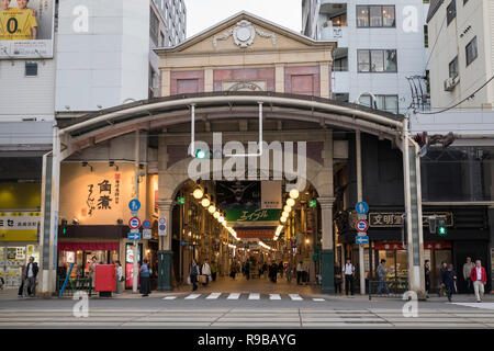 Nagasaki, Japan - Oktober 22, 2018: Eingang der Bellenade Shopping Mall bei Kanko Dori St in Nagasaki Stockfoto