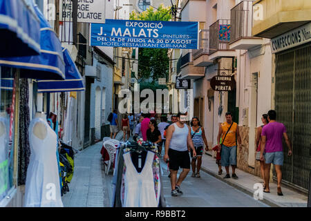 Straßen und Markt von Llançà, Alt Empordà, Girona, Catalunya. Stockfoto
