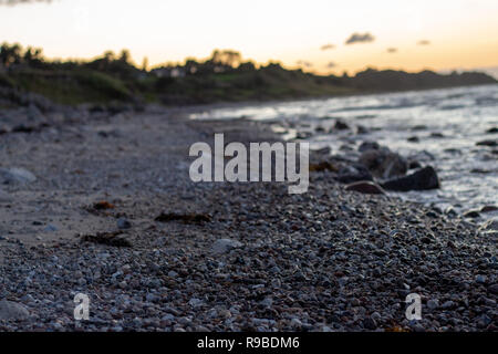 Steinige Küste in Lumsaas Dänemark Stockfoto