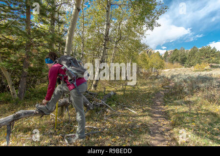 Tag Wanderung bei Vedauwoo, Wyoming. Blauer Himmel mit reichlich Wolken. Stockfoto