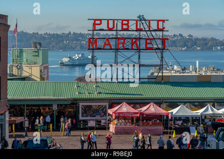 Besuchen Pike Place Markt in der Innenstadt von Seattle, Washington, USA Stockfoto