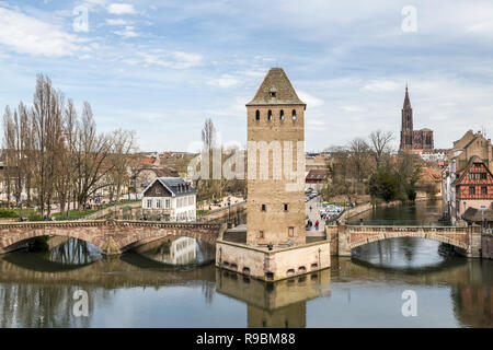 Straßburg, Frankreich - April 03, 2018: Blick auf wenig France in Straßburg, Frankreich von Barrage Vauban im Frühjahr 2018 Stockfoto