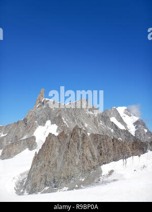 Panoramablick auf das Mont Blanc Massiv: Zahn des riesigen Stockfoto