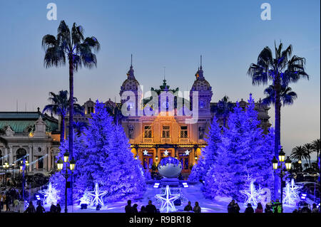 Frankreich. Fürstentum Monaco (98). Weihnachten Dekoration vor dem Kasino von Monte Carlo Stockfoto