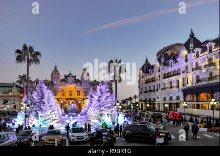 Frankreich. Fürstentum Monaco (98). Weihnachten Dekoration vor dem Kasino von Monte Carlo Stockfoto