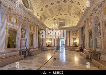 Innenausstattung des Palastes Borromeo auf der Isola Bella, Borromäischen Inseln des Lago Maggiore im Norden von Italien. Stockfoto