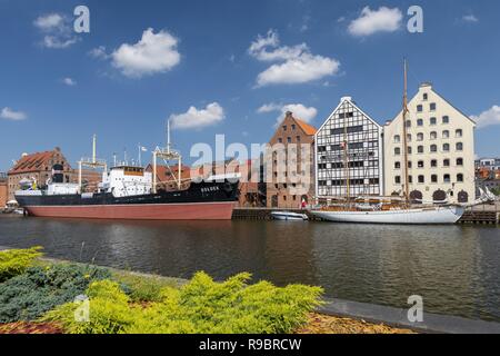 Museum Schiff Soldek und National Maritime Museum am Fluss Mottlau und Insel Olowianka im historischen Zentrum von Danzig, Polen. Stockfoto