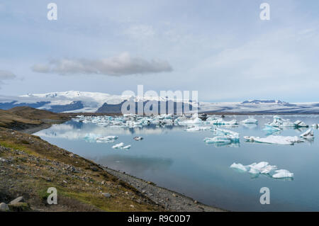 Eiszeit Fragmente von Eis am Gletschersee Jökulsárlón glacier Black Diamond Beach, Island Stockfoto