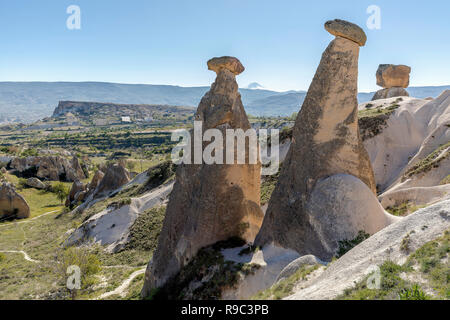 Kappadokien in der Türkei mit den drei schönen vulkanischen Formation. Stockfoto