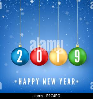 Frohes Neues Jahr 2019. Neues Jahr und Weihnachten Dekoration Element. Grußkarte mit bunten Weihnachtskugeln und weiße Zahlen 2019 auf Sie. Schneeflocken Stock Vektor